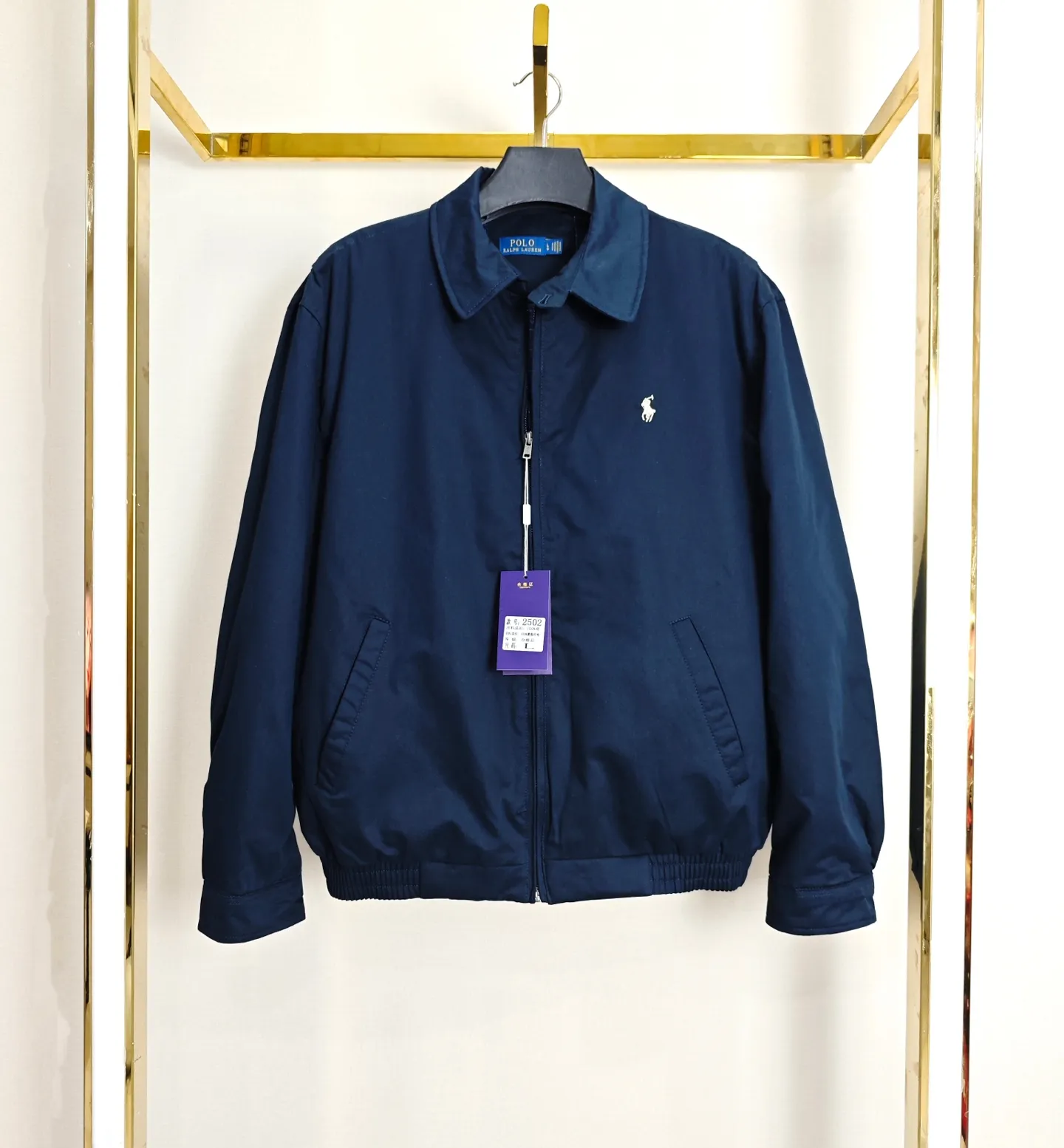 P330 Ralph Lauren/Ralph Lauren Harrington old money style zipper cotton jacket, the same style as Yi Mengling. Recommended by many fashion bloggers. The Harrington jacket's lapel zipper windproof design perfectly blends casual style with street trend elements, making it very suitable for neutral wear. The fabric texture of the jacket is excellent and comfortable to wear. It is a very versatile and trendy jacket. Original development, 100% pure cotton fabric, exquisite embroidery, evergreen style for all seasons, feel free to buy it, retro will never go out of style! The embroidery on the chest is made of German Oman embroidery fiber with original data. The embroidery process is very particular. Japanese Tajima machines are used to ensure exquisite three-dimensional embroidery, which is what I said is different from what is on the market. Regarding the workmanship, the version is a loose version and can be worn by boys and girls!! The jacket can be worn longer, for spring and autumn trips. Color: khaki, navy blue, black. Size: S~XXL